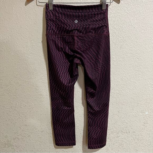 Lululemon Wunder Under Leggings maroon Geometric Cropped high rise - Picture 2 of 5